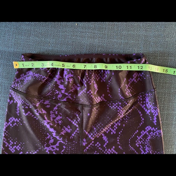 Silver Icing snakeskin capris - Picture 2 of 4